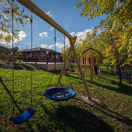 木屋 Charda Laktaši